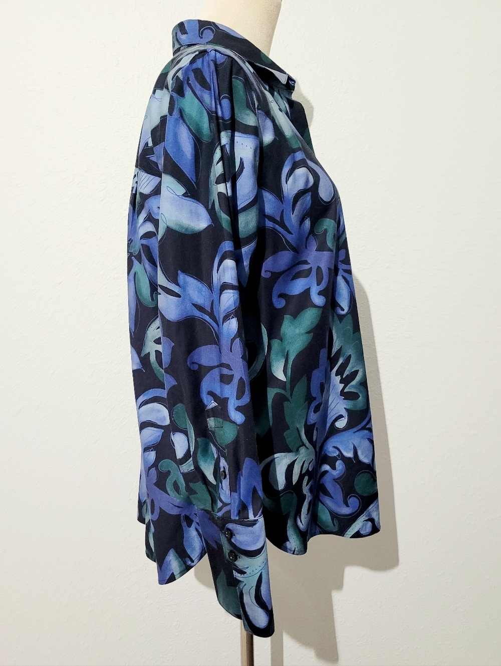 Chico’s Woman Size 12 Blue Floral Button Front Blouse Cotton Blend Stretch - Picture 4 of 12